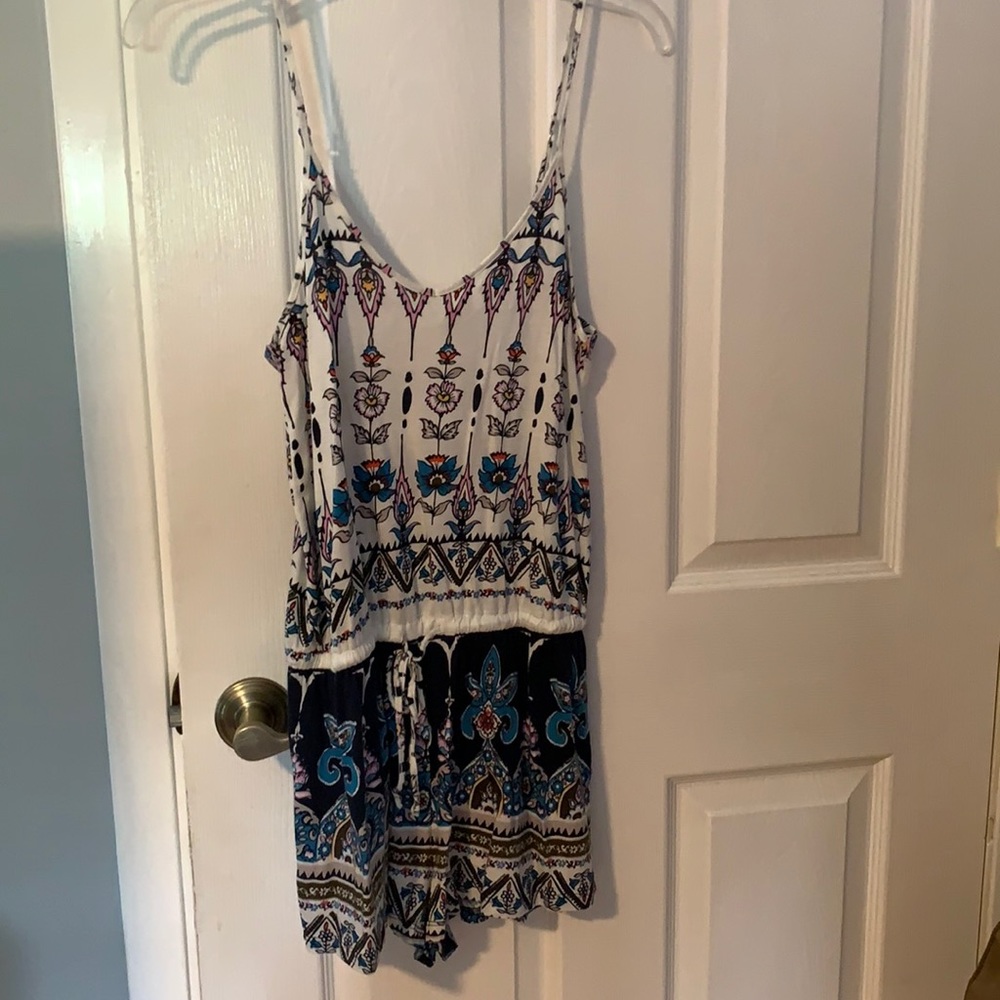 Aeropostale white and navy romper, size small